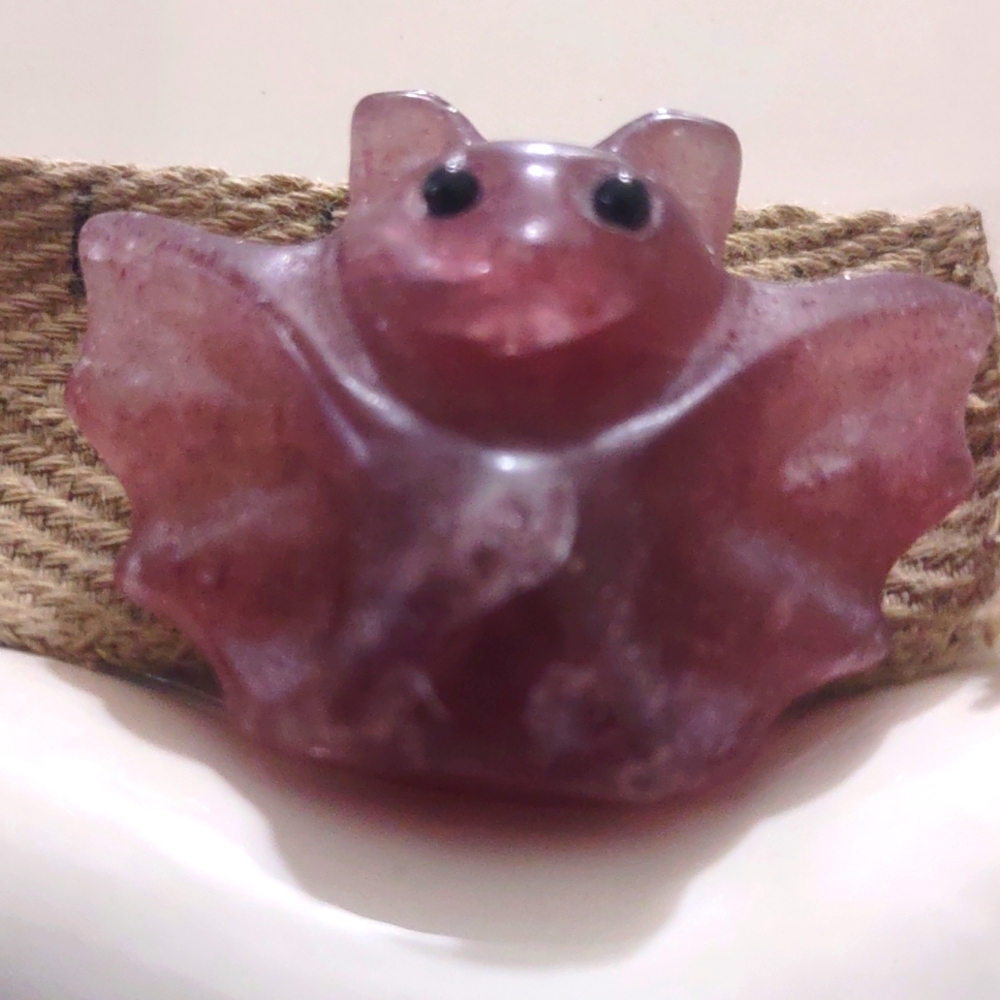Bat Carving Strawberry Quartz 1inch By 1.5 Inch Has Flaws - Picture 11 of 12